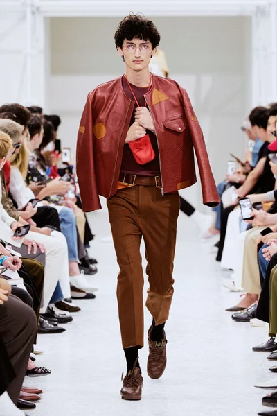 Look 18